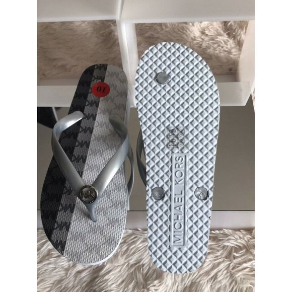 Women’s Sandals Flip Flops Size 10 Michael Kors Silver Grey RX20B - Picture 4 of 11